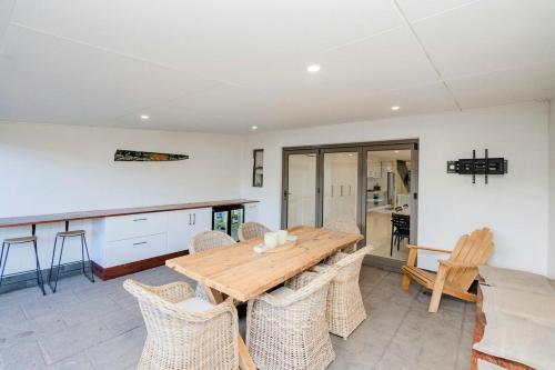 Central Modern Spacous Townhouse 290B in Temora Central Modern Spacous Townhouse 290B in Temora