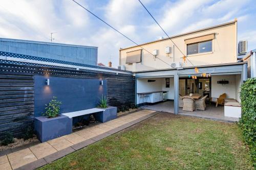 Central Modern Spacous Townhouse 290B in Temora Central Modern Spacous Townhouse 290B in Temora