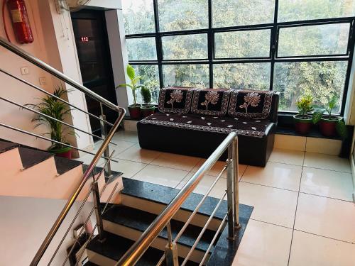 Hotel Season near สนามบินนานาชาติสรทารวัลลภภัย ปาเตล Hotel Season near สนามบินนานาชาติสรทารวัลลภภัย ปาเตล
