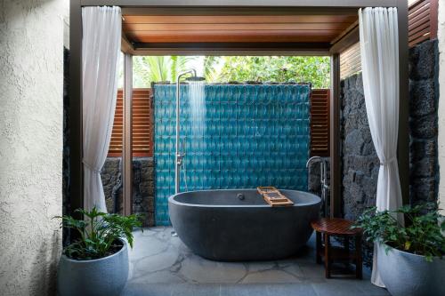 Bathroom, Wailea Beach Resort - Marriott, Maui in Wailea (HI) Bathroom, Wailea Beach Resort - Marriott, Maui in Wailea (HI)
