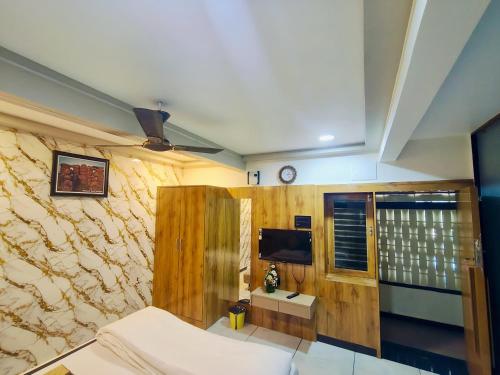THE SUN GLORIOUS HOTEL & RESTAURANT ROOMS in Mehsana THE SUN GLORIOUS HOTEL & RESTAURANT ROOMS in Mehsana