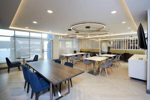 Meeting room / ballrooms, TownePlace Suites by Marriott Hamilton in Hamilton (ON) Meeting room / ballrooms, TownePlace Suites by Marriott Hamilton in Hamilton (ON)