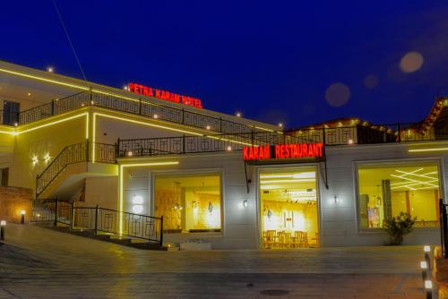 Buitenkant, Petra Karam Hotel in Petra Buitenkant, Petra Karam Hotel in Petra