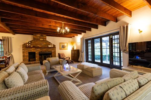 Grande Eden - Private home with Fireplace and Outdoor Firepit for Larger Groups in Carool Grande Eden - Private home with Fireplace and Outdoor Firepit for Larger Groups in Carool