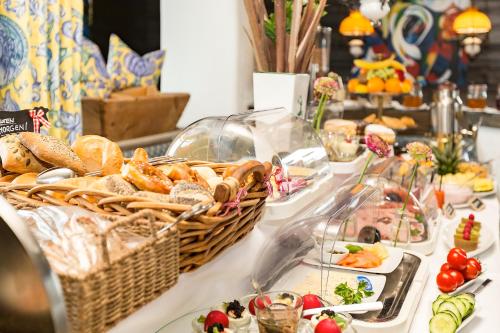 طعام و مشروبات, فندق ألبينهوف بوستيليون (Hotel Alpenhof Postillion) in كوشيل طعام و مشروبات, فندق ألبينهوف بوستيليون (Hotel Alpenhof Postillion) in كوشيل