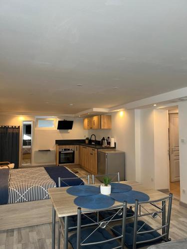 Très bel appartement type loft de 40 m2 dans maison avec parking privatif (Tres bel appartement type loft de 40 m2 dans maison avec parking privatif) in Lingolsheim Très bel appartement type loft de 40 m2 dans maison avec parking privatif (Tres bel appartement type loft de 40 m2 dans maison avec parking privatif) in Lingolsheim