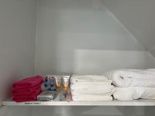 Modern & cozy Room in Queens near Train station and buses in Квинс Modern & cozy Room in Queens near Train station and buses in Квинс