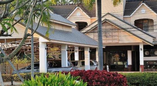 โรงแรมกุลวดี (Kulwadee Hotel) in ศรีสะเกษ โรงแรมกุลวดี (Kulwadee Hotel) in ศรีสะเกษ