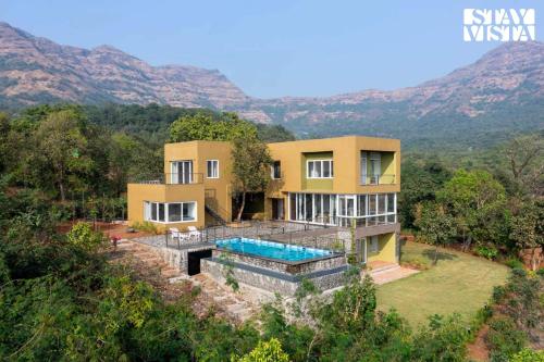 Buitenkant, StayVista at The Chirping Villa with Infinity Pool in Shilimb Buitenkant, StayVista at The Chirping Villa with Infinity Pool in Shilimb