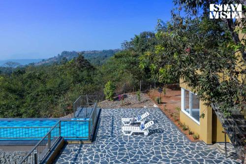 Zwembad, StayVista at The Chirping Villa with Infinity Pool in Shilimb Zwembad, StayVista at The Chirping Villa with Infinity Pool in Shilimb