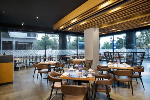 Restaurant, FOX Lite Hotel Cikarang in Deltamas Restaurant, FOX Lite Hotel Cikarang in Deltamas