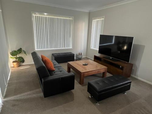 4BR House for Whole Family in Distrikt Hills 4BR House for Whole Family in Distrikt Hills
