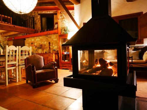 Casa Corazón de piedra en el Río Dulce (Casa Corazon de piedra en el Rio Dulce) in Aragosa Casa Corazón de piedra en el Río Dulce (Casa Corazon de piedra en el Rio Dulce) in Aragosa