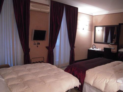 MH Design Hotel near Royal Palace Napoli (Palazzo Reale Napoli) MH Design Hotel near Royal Palace Napoli (Palazzo Reale Napoli)