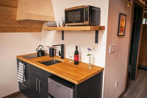 Stylish Cabin with River Views ArtBliss II in Stevenson (WA) Stylish Cabin with River Views ArtBliss II in Stevenson (WA)