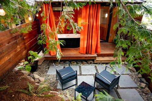 Luxury Cabin with Outdoor Tub ArtBliss III in Stevenson (WA) Luxury Cabin with Outdoor Tub ArtBliss III in Stevenson (WA)