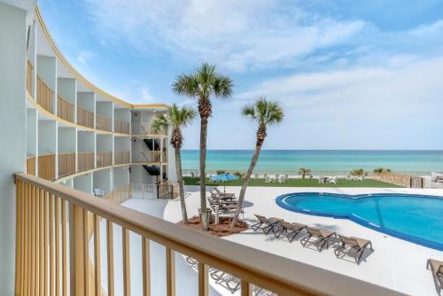 Exterior view, Chateau Beachfront Hotel a By the Sea Resort in Panama City (FL) Exterior view, Chateau Beachfront Hotel a By the Sea Resort in Panama City (FL)