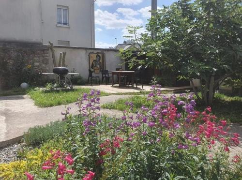 tuin, 2mn Walk Train Station - Paris 10mn - Free Private Parking - From 1 to 8 Guests - Souplex - All equi in Epinay-sur-Seine tuin, 2mn Walk Train Station - Paris 10mn - Free Private Parking - From 1 to 8 Guests - Souplex - All equi in Epinay-sur-Seine