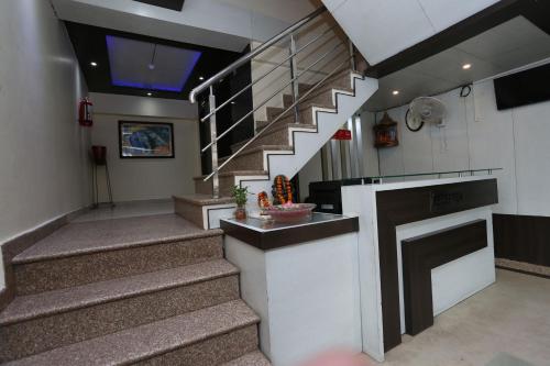 Lobby, Super Collection O R K International Near Gautam Buddha Park in Aminabad Lobby, Super Collection O R K International Near Gautam Buddha Park in Aminabad