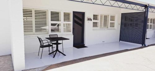 Balcony/terrace, Inviting Stay Close to Rockingham and Palm Beach - Hosted by Canstay in Rockingham Balcony/terrace, Inviting Stay Close to Rockingham and Palm Beach - Hosted by Canstay in Rockingham