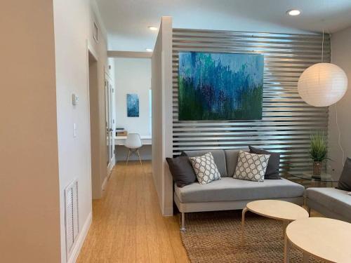 Family Friendly 2BR Villa in Downtown - 1 Block Walk to the Beach in Cocoa Beach (Florida) Family Friendly 2BR Villa in Downtown - 1 Block Walk to the Beach in Cocoa Beach (Florida)