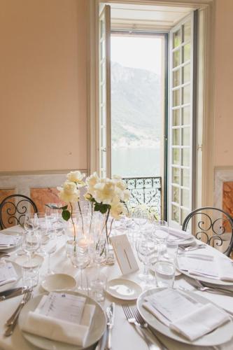 อาหารและเครื่องดื่ม, โรงแรมวิลลา จิเปรสซิ (Hotel Villa Cipressi) in วาเรนนา อาหารและเครื่องดื่ม, โรงแรมวิลลา จิเปรสซิ (Hotel Villa Cipressi) in วาเรนนา