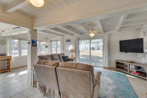 Waterfront Panacea Vacation Rental with Dock! in 克勞福茲維爾(佛羅里達州) Waterfront Panacea Vacation Rental with Dock! in 克勞福茲維爾(佛羅里達州)