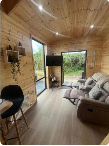 Sionnach Cabin - Private outdoor hot tub - Pet friendly in Tullaghan Sionnach Cabin - Private outdoor hot tub - Pet friendly in Tullaghan