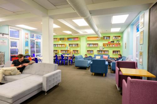 Koplietošanas atpūtas telpa ar TV, Trek Global Backpackers in Velingtona Koplietošanas atpūtas telpa ar TV, Trek Global Backpackers in Velingtona