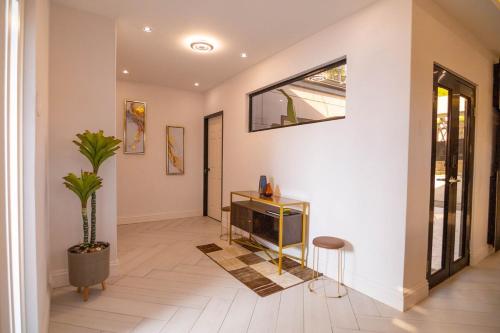 The Nest- Gated house mins from Highway in Claxton Bay The Nest- Gated house mins from Highway in Claxton Bay