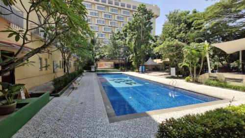 Swimming pool, Lorin Syariah Hotel Sentul near Masjid Muammar Qadafi Swimming pool, Lorin Syariah Hotel Sentul near Masjid Muammar Qadafi
