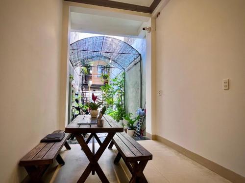 Hage, 1979 Homestay 2 near Hue Royal Fine Art Museum Hage, 1979 Homestay 2 near Hue Royal Fine Art Museum