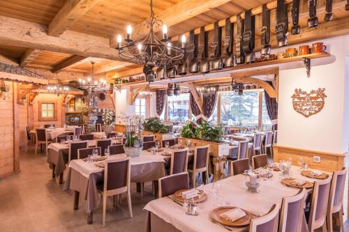 Restaurant, Hotel L'Ensoleille in La Chapelle-d'Abondance Restaurant, Hotel L'Ensoleille in La Chapelle-d'Abondance