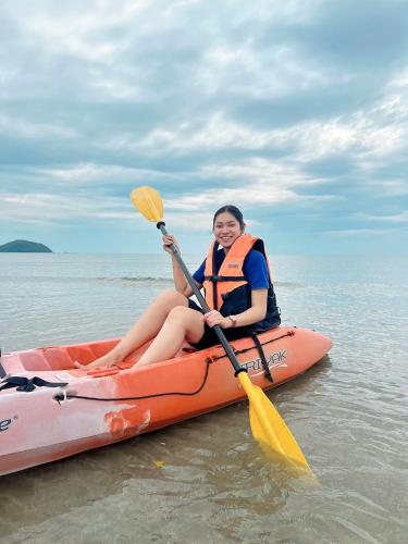 Canoeing, New Travel Beach Resort in Chao Lao Beach Canoeing, New Travel Beach Resort in Chao Lao Beach