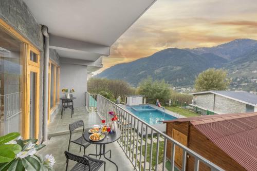 Balcony/terrace, Echor Himalayan Heights Luxe in Prini Balcony/terrace, Echor Himalayan Heights Luxe in Prini