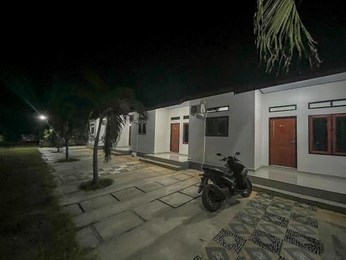 Vista exterior, RedDoorz Syariah @ Home Ampana Guest House Ampana Kota in Ampana Vista exterior, RedDoorz Syariah @ Home Ampana Guest House Ampana Kota in Ampana