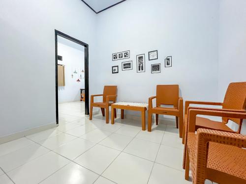 Comoditats, RedDoorz Syariah @ Home Ampana Guest House Ampana Kota in Ampana Comoditats, RedDoorz Syariah @ Home Ampana Guest House Ampana Kota in Ampana