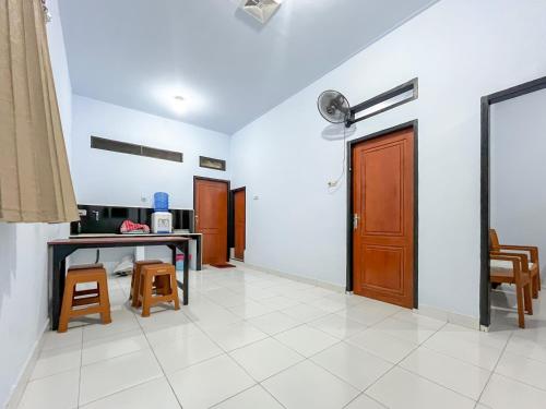 Comoditats, RedDoorz Syariah @ Home Ampana Guest House Ampana Kota in Ampana Comoditats, RedDoorz Syariah @ Home Ampana Guest House Ampana Kota in Ampana