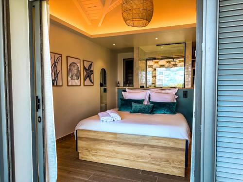 Baie du Paradis in Terre-de-Haut Baie du Paradis in Terre-de-Haut