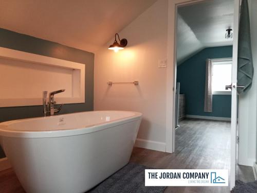 Bathroom, Cozy Quincy by The Jordan Company in Bruce Mines (ON) Bathroom, Cozy Quincy by The Jordan Company in Bruce Mines (ON)