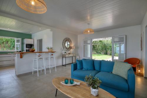 Shared lounge/TV area, MQFR65 - 7 pax in Le Francois Shared lounge/TV area, MQFR65 - 7 pax in Le Francois