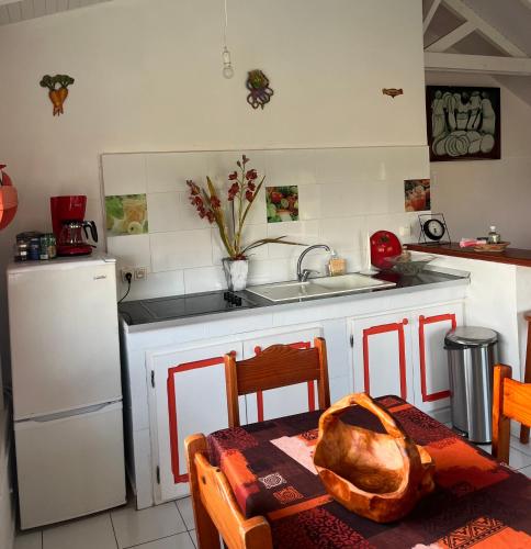 cuisine, Villa Adélaïde (Villa Adelaide) in Grand Bourg cuisine, Villa Adélaïde (Villa Adelaide) in Grand Bourg
