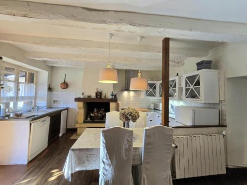 Maison perigourdine avec terrasses, jacuzzi et equipements pour enfants en pleine nature - FR-1-616- in Beaumont-du-Perigord Maison perigourdine avec terrasses, jacuzzi et equipements pour enfants en pleine nature - FR-1-616- in Beaumont-du-Perigord