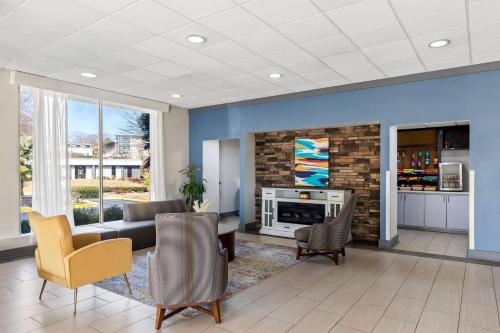 Lobby, Best Western Atlanta Cumberland/Galleria Hotel in Vinings Lobby, Best Western Atlanta Cumberland/Galleria Hotel in Vinings
