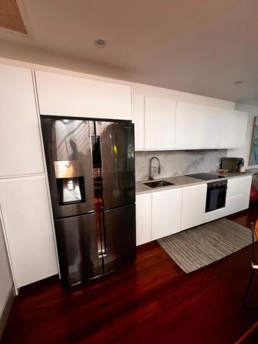 kuhinja, Modern Beachside Suite-Just Steps from Bondi Beach in Bellevue Hill kuhinja, Modern Beachside Suite-Just Steps from Bondi Beach in Bellevue Hill