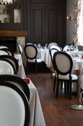 Restaurante, LOGIS HOTEL - Le Petit Bellon in Senlis Restaurante, LOGIS HOTEL - Le Petit Bellon in Senlis