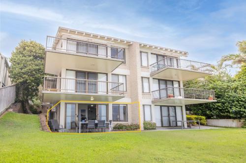 The Pelicans 2 ground floor unit on the waterfront in Porto Stephens The Pelicans 2 ground floor unit on the waterfront in Porto Stephens