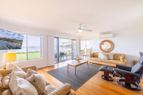 The Pelicans 2 ground floor unit on the waterfront in Porto Stephens The Pelicans 2 ground floor unit on the waterfront in Porto Stephens