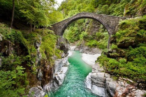 Casa Gialla by Fewotessin in Tegna Casa Gialla by Fewotessin in Tegna