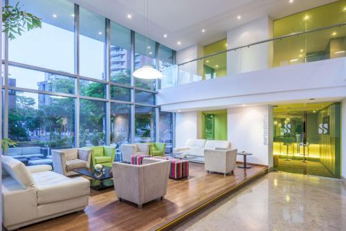 Lobby, NH Collection Royal Smartsuites in Barranquilla Lobby, NH Collection Royal Smartsuites in Barranquilla